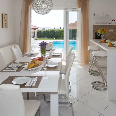 Milena Villa *